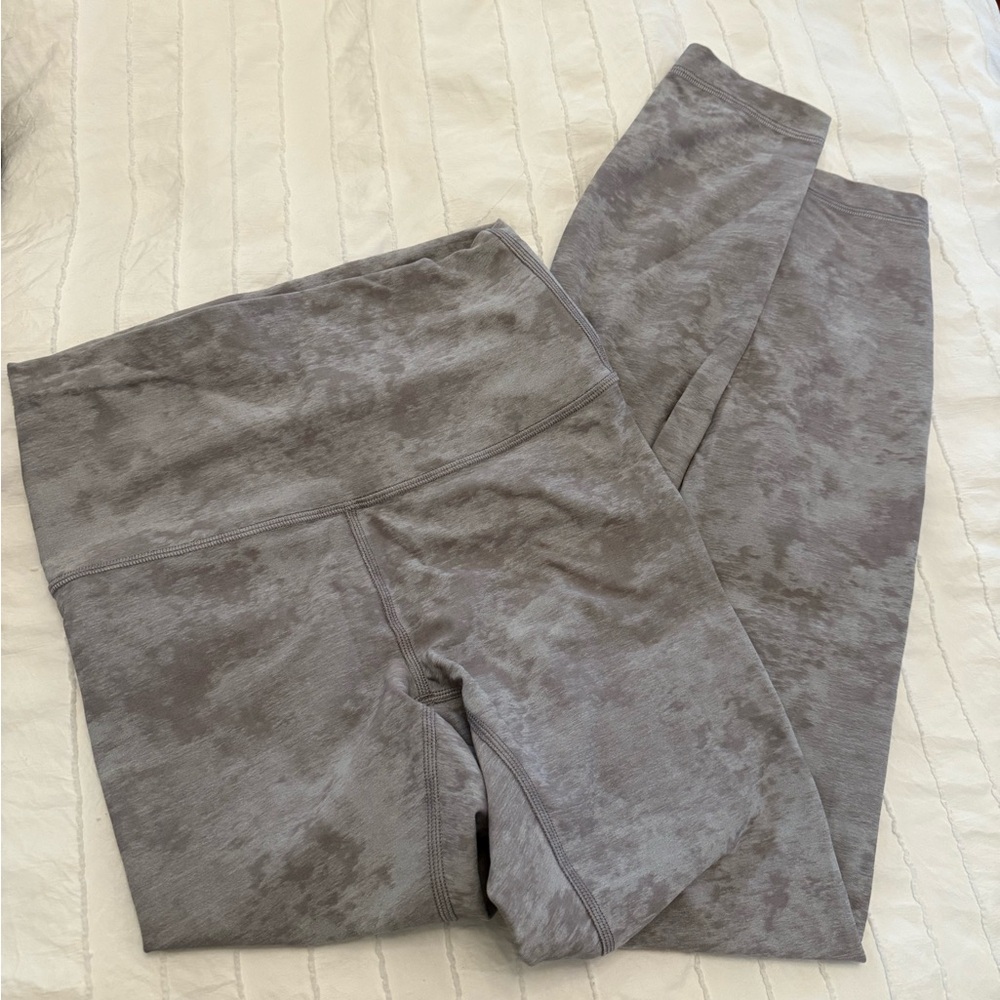 Lululemon leggings 25 inch : size 4/ small
Worn once